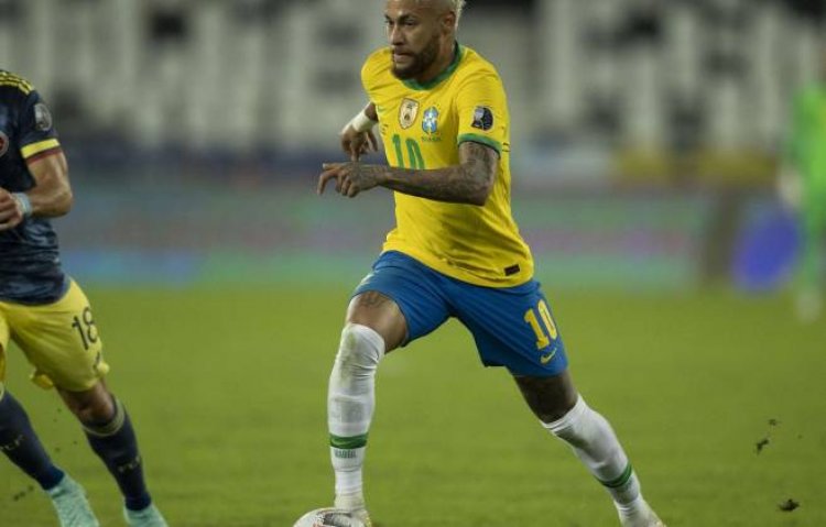 Neymar sente coxa esquerda durante treino e não enfrenta Argentina