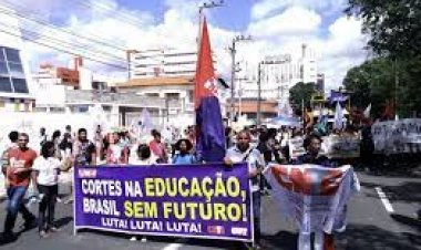 Professores da rede estadual anunciam paralisação das aulas até a próxima terça-feira