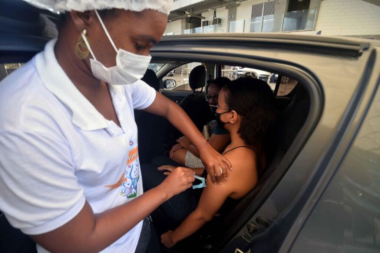 Salvador segue com a vacinação contra Covid-19 e gripe nesta sexta (25)