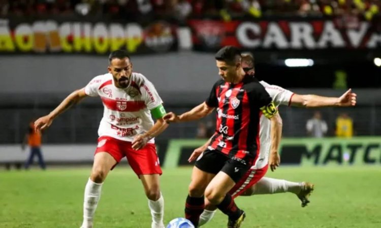 CRB goleia o líder Vitória por 6 a 0 no Estádio Rei Pelé