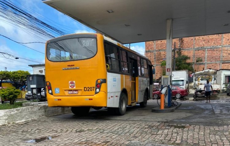 Motorista de micro-ônibus é baleado após reagir assalto em Salvador