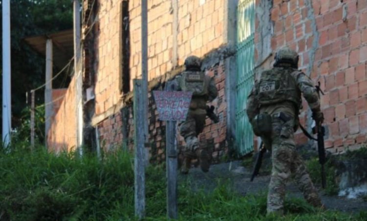 Acampamentos de facção desmontados em Valéria