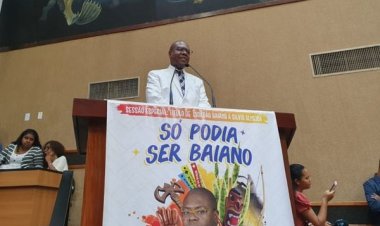 Ministro Silvio Almeida recebe título de cidadão baiano em Salvador