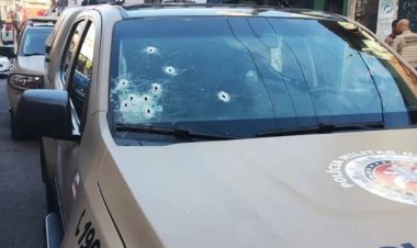 Viatura da PM é atingida por tiros em Tancredo Neves