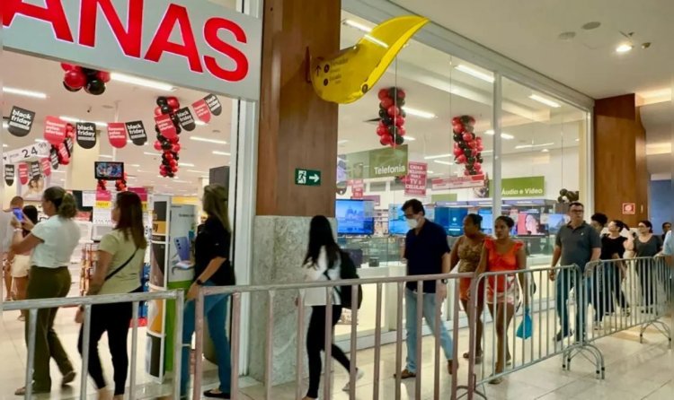 Baianos fazem fila e lojas abrem mais cedo para Black Friday