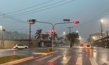 Chuvas, raios e trovões: Salvador registra rajadas de vento acima de 63 km/h