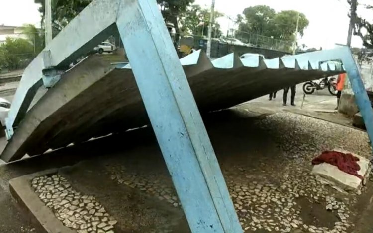 Estrutura de ponto de ônibus desaba e pelo menos 5 pessoas ficam feridas