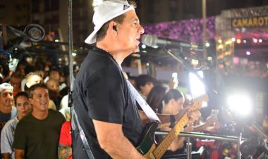 Durval Lélys,  ícone do axé mais uma vez, deixando uma marca no Carnaval de Salvador