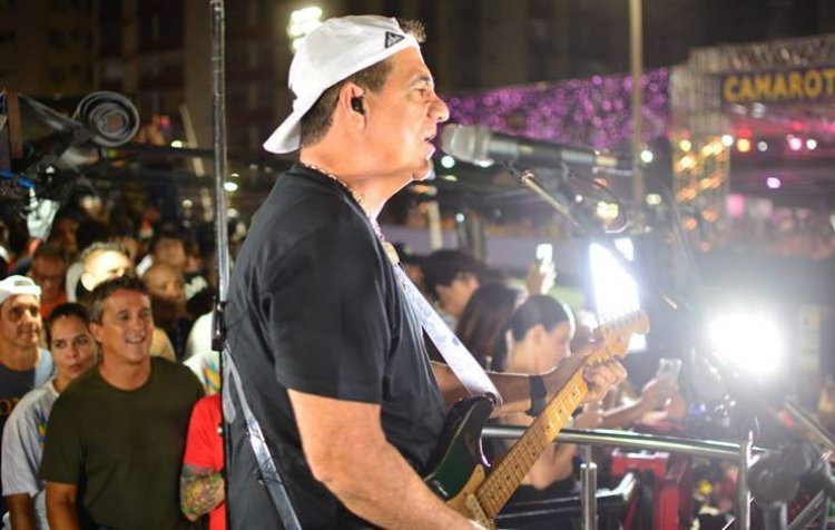 Durval Lélys,  ícone do axé mais uma vez, deixando uma marca no Carnaval de Salvador