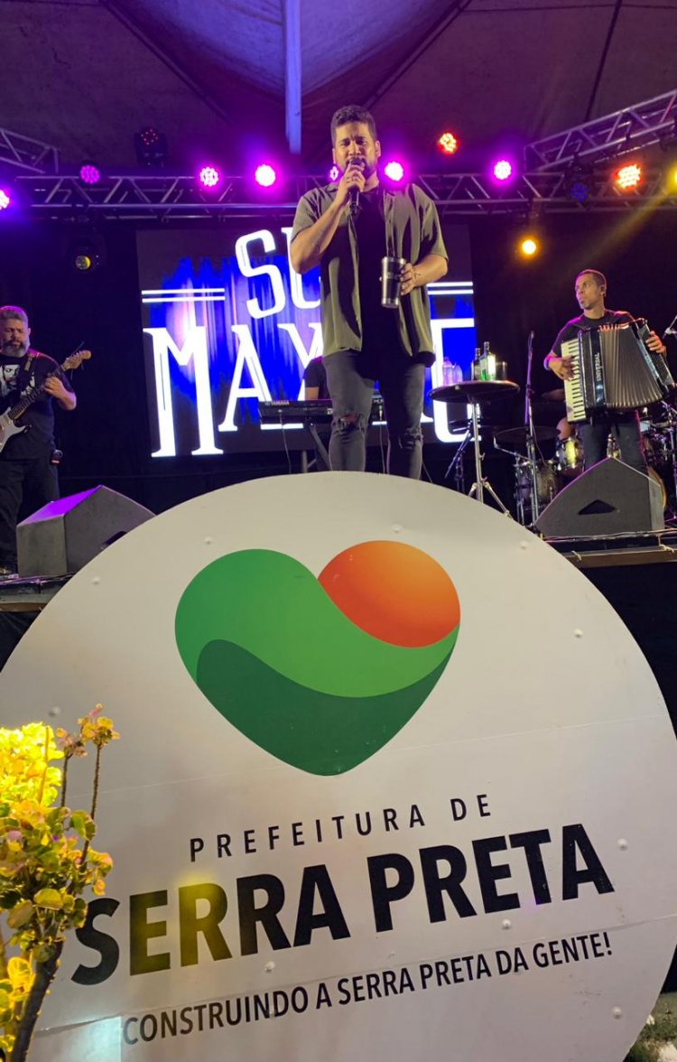 Sucesso e emoção marcam o show de Seu Maxixe em Serra Preta na Festa dos Vaqueiros