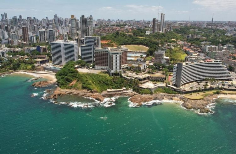 Corpo é encontrado em estado avançado de decomposição em praia de Salvador