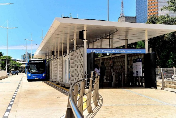 Linha B4 do BRT já atende estações do Itaigara e Parque da Cidade