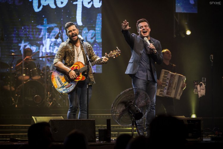 Show de Marcos e Belutti em Mairi: Um Sucesso de Público e Repertório