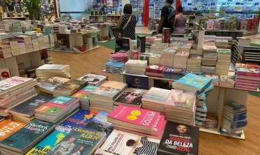 Feira vende livros por apenas R$ 15 em Salvador