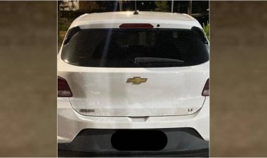 Casal é preso com carro roubado no bairro de Águas Claras, em Salvador