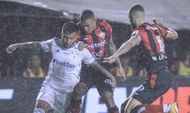 Vitória abre 2 a 0 com golaço de Alerrandro, mas cede empate ao Cruzeiro em pleno Barradão