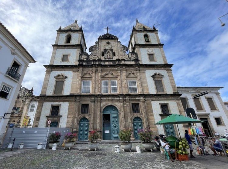 Uma pessoa morre e cinco ficam feridas após desabamento de teto de 'igreja de ouro' do Centro Histórico de Salvador