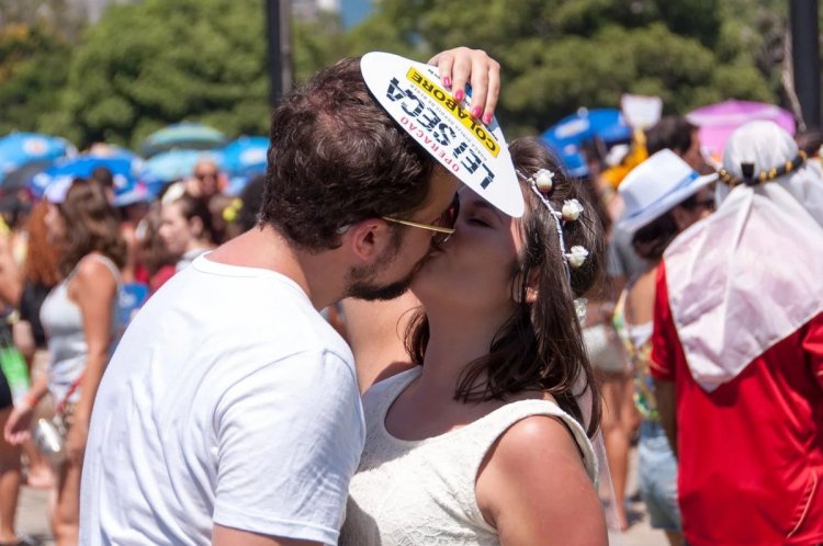 CRO-BA alerta para riscos de transmissão de doenças pelo beijo no Carnaval