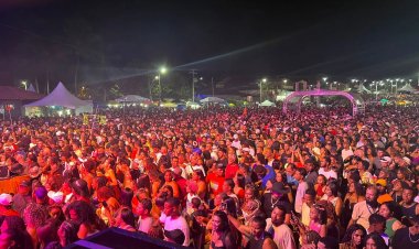 Show de Toque Dez anima público em Seabra e reúne grande participação popular