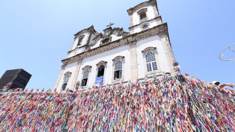 Lavagem do Bonfim reúne milhares de fiéis em Salvador; veja como fica trânsito, transporte e segurança